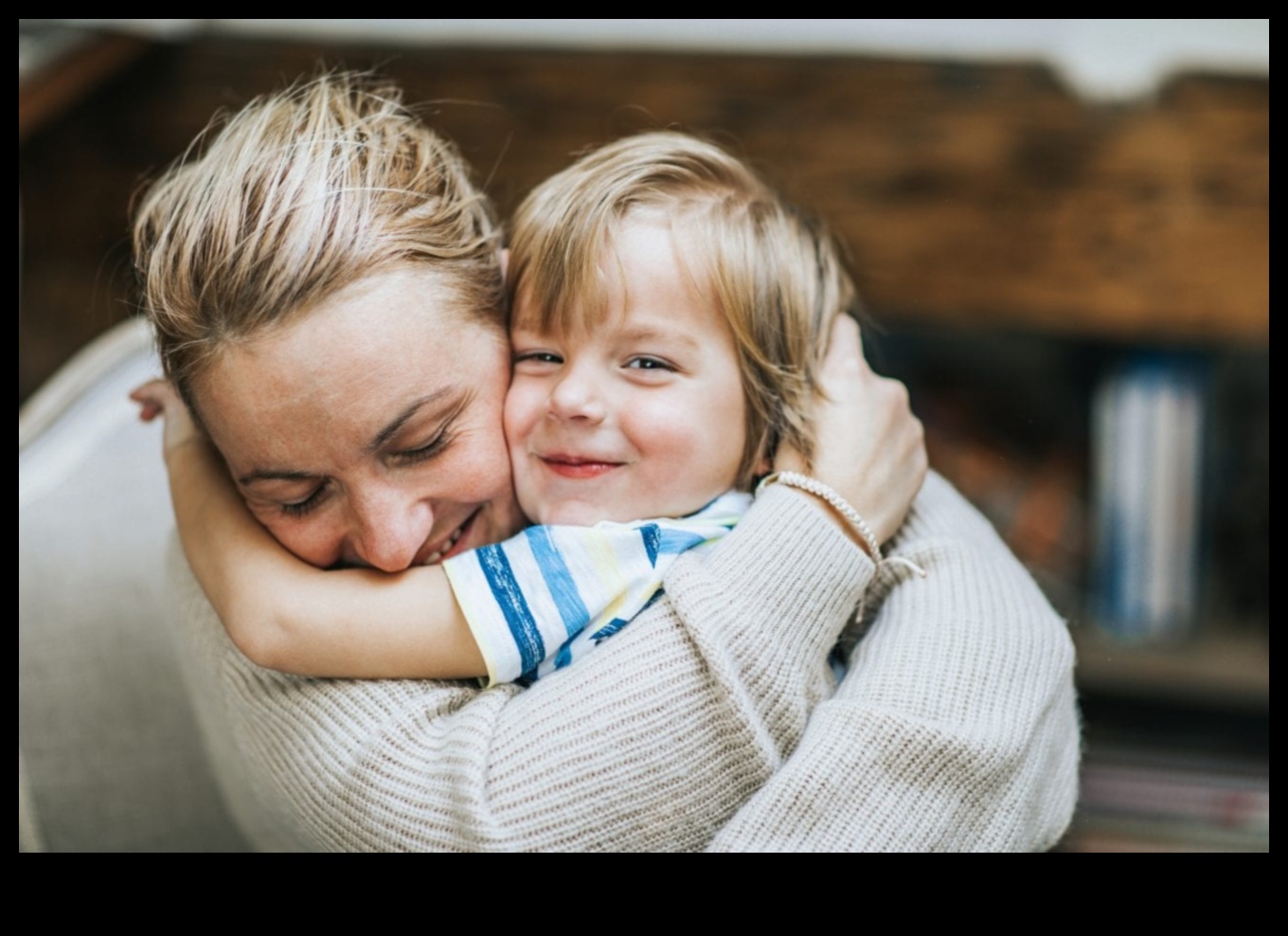 Αγκαλιά και φροντίδα: Χτίζοντας ισχυρούς δεσμούς για την υγιή ανάπτυξη του μωρού