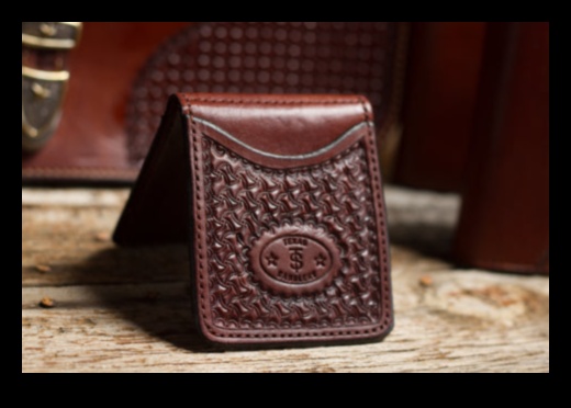 Δερμάτινα αξεσουάρ DIY: Δημιουργία διαχρονικών κομματιών