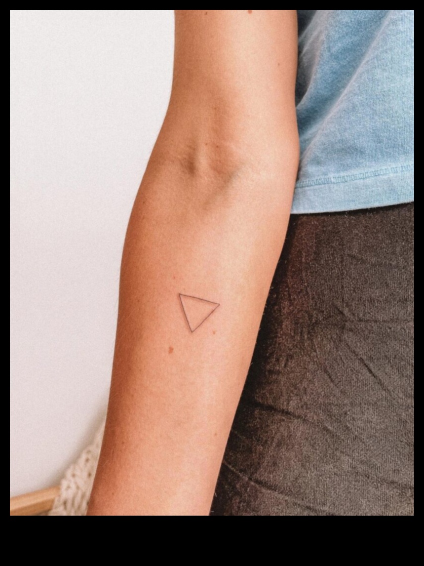 Whispers of Art: Μικρά τατουάζ στον καρπό με ισχυρά νοήματα