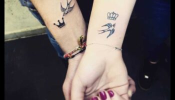 Δεμένα με μελάνι: Τατουάζ ζευγαριού που συμβολίζουν την αιώνια αγάπη