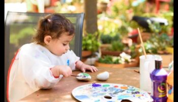 Παιχνιδιάρικο πινέλο: Απελευθερώνοντας τη δημιουργικότητα στο μωρό